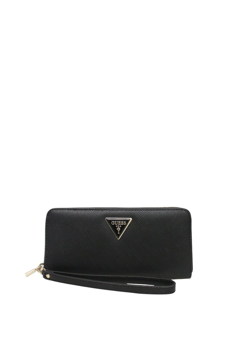 Portafoglio nero in materiale sintetico testurizzato, con chiusura a zip e un logo triangolare in tono oro. Presenta una tracolla per un facile trasporto.