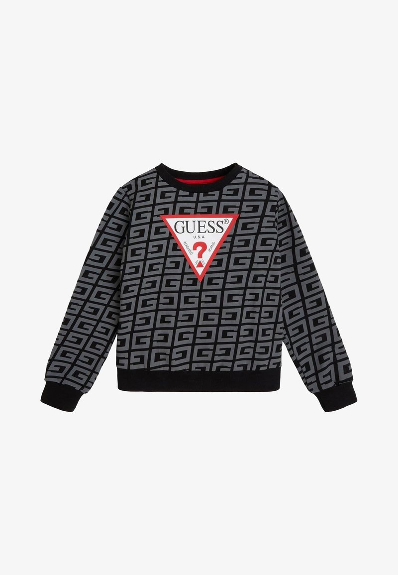 Felpa nera con un motivo geometrico grigio ripetuto, un logo triangolare rosso con "GUESS®" e polsini e orlo a coste.