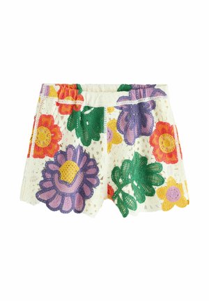 Háčkované biele kraťasy s veľkými farebnými kvetinovými vzormi v purpurovej, červenej, žltej a zelenej farbe, vybavené vlnitým lemom a elastickým pásom.