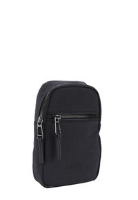 Zaino in tessuto nero con una texture liscia, cerniere argentate e dettaglio del logo. Design compatto con un compartimento principale e una tasca frontale.