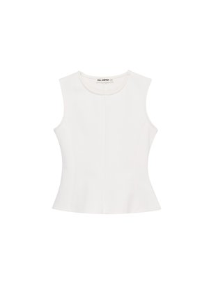 Top blanco sin mangas ajustado con escote redondo y costuras discretas para moldear, mostrado sobre un fondo liso.