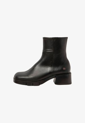 Schwarze Lederstiefelette mit runder Zehenpartie, niedrigem Blockabsatz und minimalistischem Design mit kleinem Logo-Element. Glatte Textur.