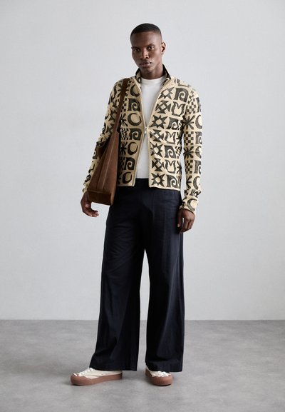 Nanushka TOMOO - Cardigan - creme/black totem