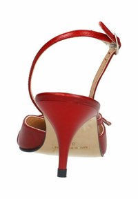 Rode sandalen met hoge hakken en een glanzende afwerking, open achterkant, dunne enkelband en een stiletto hak. Beschikt over een beige binnenzool.