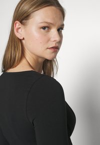 Noisy May NMKERRY CORSET CROPPED - T-shirt à manches longues - black