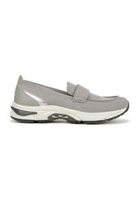 Scarpe slip-on in suede grigio con punta tonda, dettagli argentati e suola bianca ammortizzata. Strap in velcro sulla parte superiore per la regolazione.