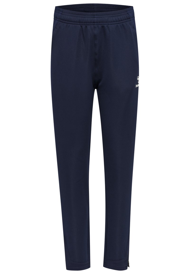 Marina atletiska byxor tillverkade av textilerat tyg, med resårmidja och logodetalj. Taperad bendesign med blixtlås vid anklarna.