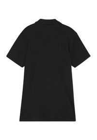 Zwarte polo gemaakt van katoen, met een klassieke kraag, korte mouwen en een eenvoudig ontwerp zonder zichtbare logo's of patronen.