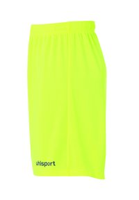 Shorts de sport jaunes fluo en matériau léger, dotés d'une ceinture élastique et d'un petit logo au bas.