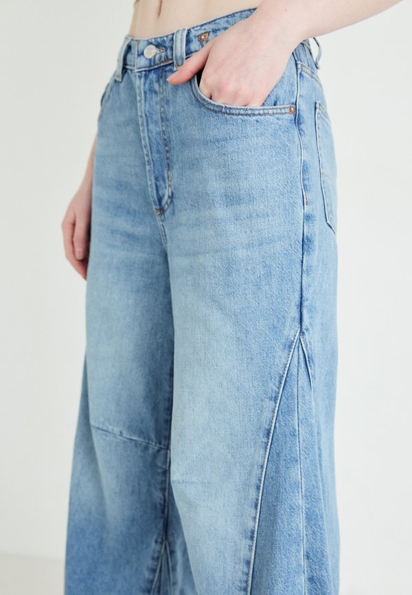 EDEN HIGH SLOUCHY - Flared Jeans3