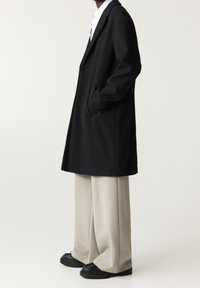 PULL&BEAR Krátký kabát - black