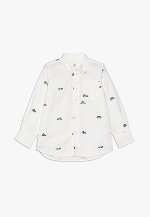 Hvid skjorte med lange ærmer, knapper, krave, brystlomme og små farverige bilmønstre spredt over stoffet.