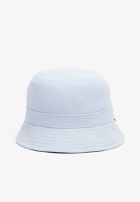 Sombrero bucket de color azul claro con un tejido texturizado, corona redonda y ala ancha. Presenta una banda horizontal y detalles de costura sutiles.