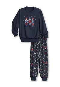 Marineblauwe pyjama-set met een lange mouw top met notenkraker graphics en bijpassende broek met feestelijke patronen van groenblijvende planten en feest iconen.
