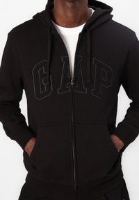 GAP Felpa con cappuccio - black