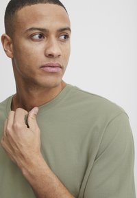 Blend BHTEE - T-shirt - bas - oil green
