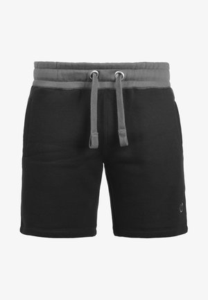 Schwarze Sweatshorts mit einem grauen Kordelzugbund, zwei Seitentaschen und einem kleinen Logo am unteren rechten Bein.
