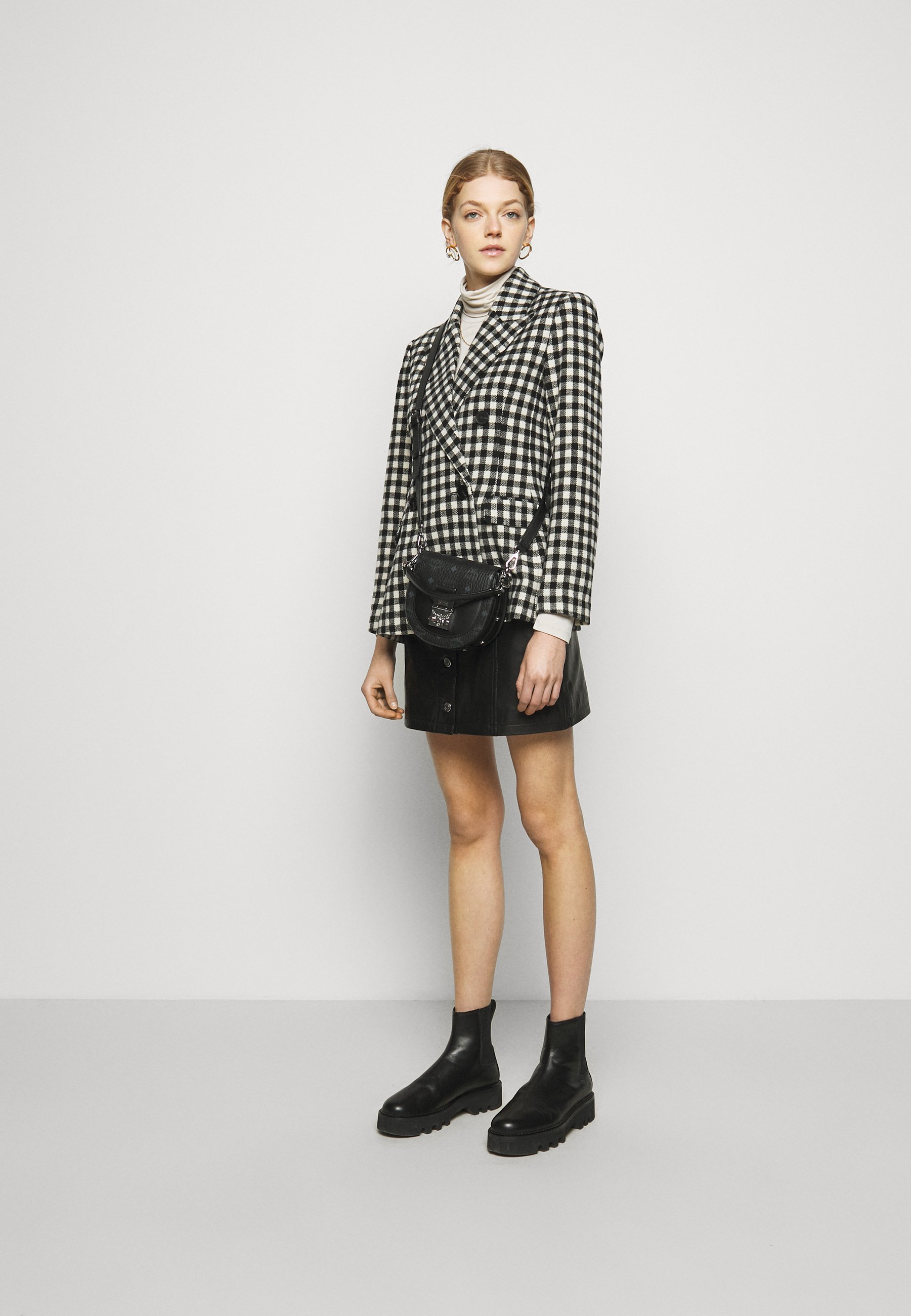 mcm patricia visetos shoulder bolsa