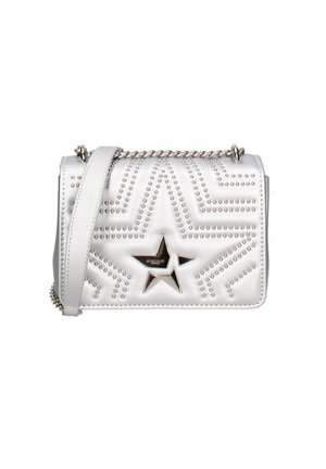 Zilveren faux-lederen schoudertas met een gestreept chevronpatroon, steraccent, kettingriem, ritsluiting en een gladde textuur.