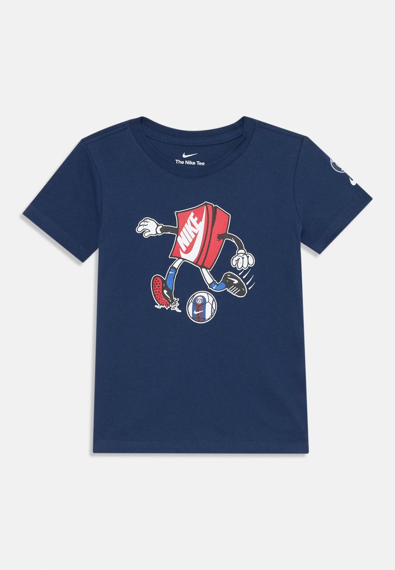 Mörkblå bomull T-shirt med en tecknad karaktär som dribblar en fotboll, med en röd Nike-logotyp och detaljerade grafiska accenter.