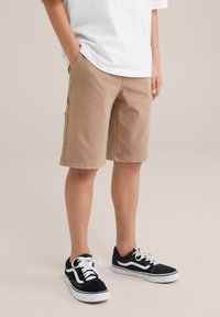 WE Fashion SALTY DOGS - Shorts - light brown