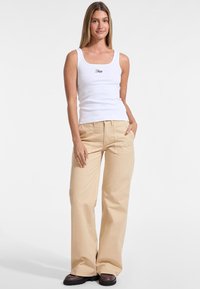 Guess Jeans WIDE  - Široke nogavice - beige