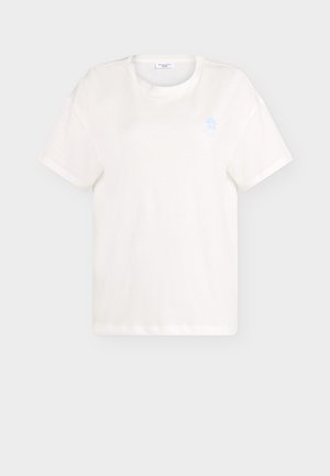 Vit bomulls-t-shirt med korta ärmar och rund halsringning. Har en liten ljusblå grafik på vänster bröst.