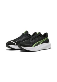 Scarpe da ginnastica nere con tomaia in mesh, dettagli verdi e suola bianca. Presentano un logo di lato e lacci per una vestibilità sicura.