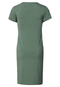 Zelené šaty s krátkým rukávem a bílými vodorovnými pruhy. Měkká textura a přiléhavý střih, délka ke kolenům s kulatým výstřihem. Bez kapes nebo akcentů.