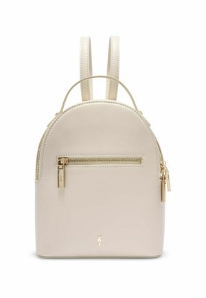 Kompaktowy beżowy skórzany plecak z przednią kieszenią na zamek, złotymi suwakami, podwójnymi paskami na ramiona oraz górnym uchwytem do przenoszenia.