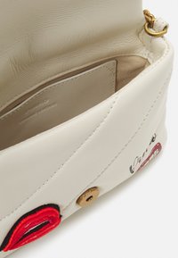 Pinko LOVE BABY PUFF - Mala a tiracolo - white/gold-coloured