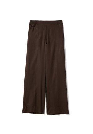 Bruine broek met wijde pijpen, elastische tailleband, gladde stof en zonder zichtbare zakken, plat gelegd op een witte achtergrond.