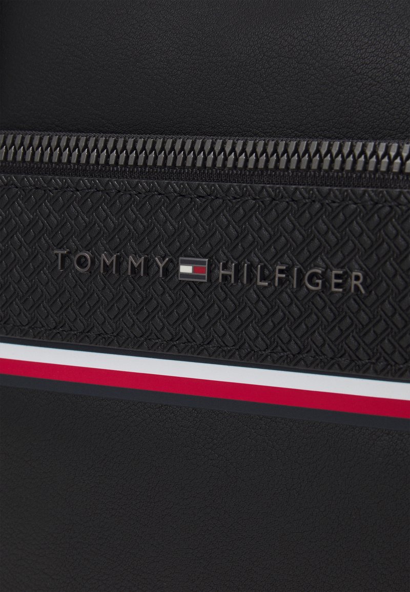 tommy hilfiger 1985 computer bag