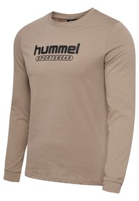 Beige pitkähihaine crew neck -paita, jossa on musta "hummel SPORTSWEAR" -logo painettuna rintaan.