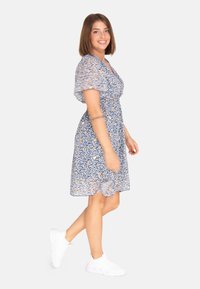 Elara Vestido informal - blau