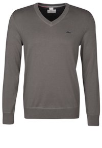 Dunkelgrauer V-Ausschnitt-Pullover aus Strickstoff mit langen Ärmeln, gerippten Bündchen und Saum; verfügt über ein kleines Logo auf der Brust.