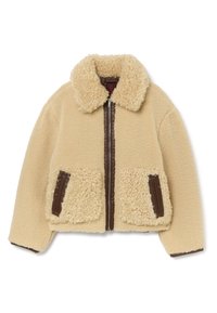 Giacca in fleece beige con una cerniera in finta pelle marrone, colletto e due tasche con finitura testurizzata. Materiale morbido e caldo con un design accogliente.