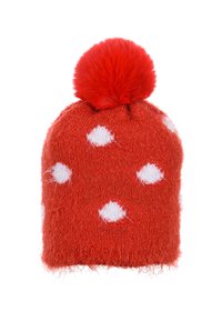 Roter gestrickter Beanie mit großen weißen Punkten und einem fluffigen roten Pompon oben. Weicher Stoff, taillierter Schnitt und fertige Kanten.