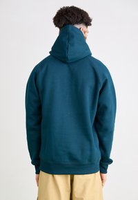 Carhartt WIP HOODED CHASE - Sweatshirt - duck blue/gold