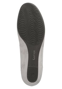 Grijze suede schoenenzool met gestructureerd zwart rubber voor grip, met het Gabor-logo en een gladde, gebogen vorm langs de rand.