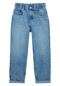 Jeans de mezclilla color azul claro con un corte relajado, presentan un cierre de botón, diseño de cinco bolsillos y dobladillos enrollados. Desgaste moderado en toda la prenda.