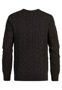 Dunkelbrauner Strickpullover mit strukturiertem Kabelmuster, gerippten Bündchen und Saum sowie einem Rundhalsausschnitt. Schlichte, klassische Form, die sich gut zum Layering eignet.