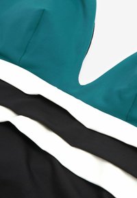 Next TAN SPOT PLUNGE - Ujumistrikoo - teal green colourblock
