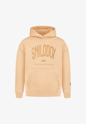 Felpa beige con cappuccio e tasca a marsupio frontale con scritta stampata "SMILODOX ESSENTIAL SPORTSWEAR" in una tonalità beige più scura.