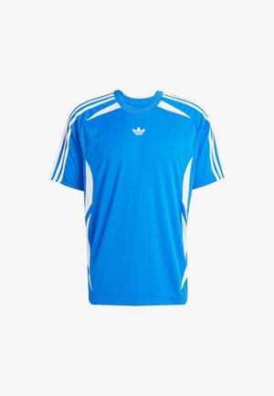 T-shirt de sport bleu à manches courtes avec des bandes blanches sur les épaules et les côtés, avec un petit logo blanc Adidas sur la poitrine.
