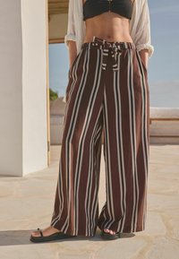 Next WIDE LEG TALL - REGULAR FIT - Stoffhose - chocolate brown