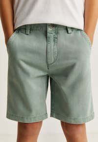 Scalpers OUTFITTERS - Shorts vaqueros - green