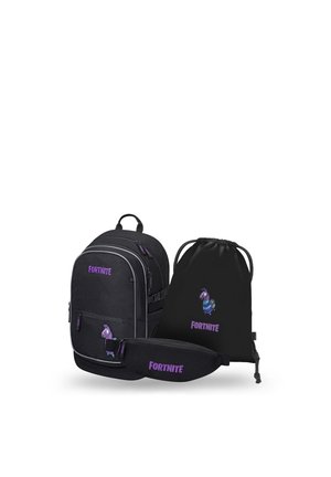 Tre borse nere Fortnite, tra cui uno zaino, una sacca con coulisse e una marsupio, tutte con logo viola e grafica lama.