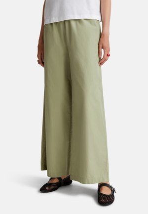 United Colors of Benetton LIGHTWEIGHT WIDE - Trousers - green
