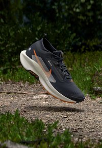 Unausgewählt, off noir/pale ivory/black/monarch